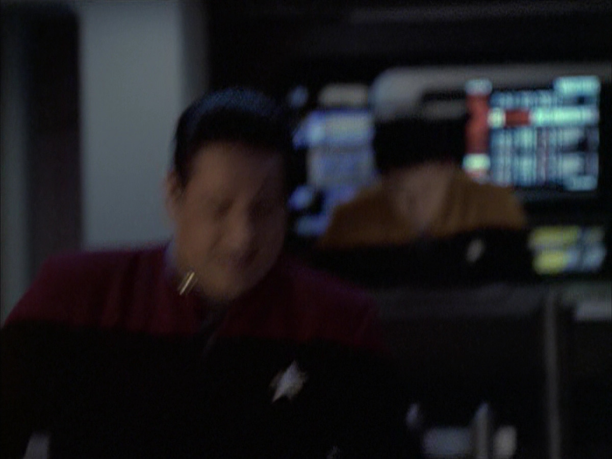 extant_StarTrek_VOY_6x12-BlinkOfAnEye_03447.jpg