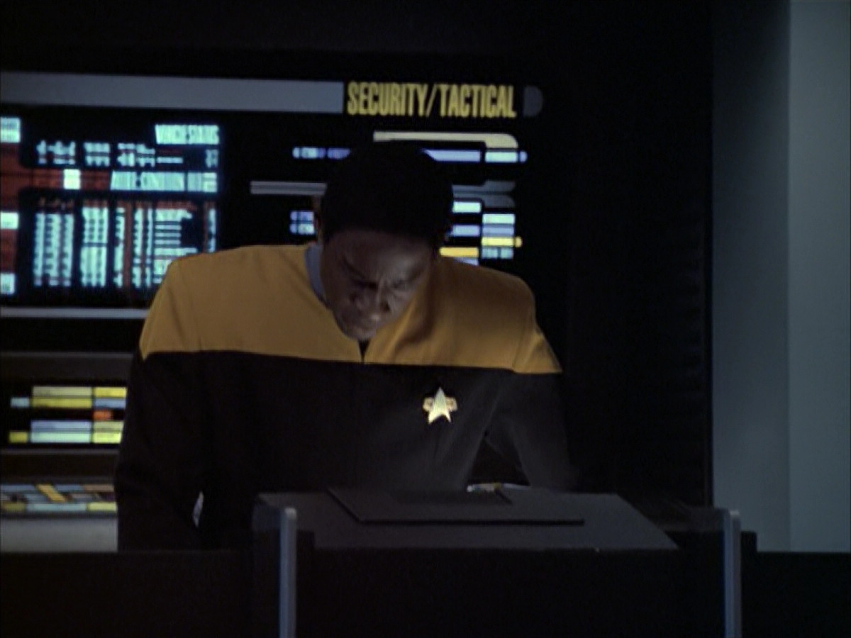 extant_StarTrek_VOY_6x12-BlinkOfAnEye_03497.jpg