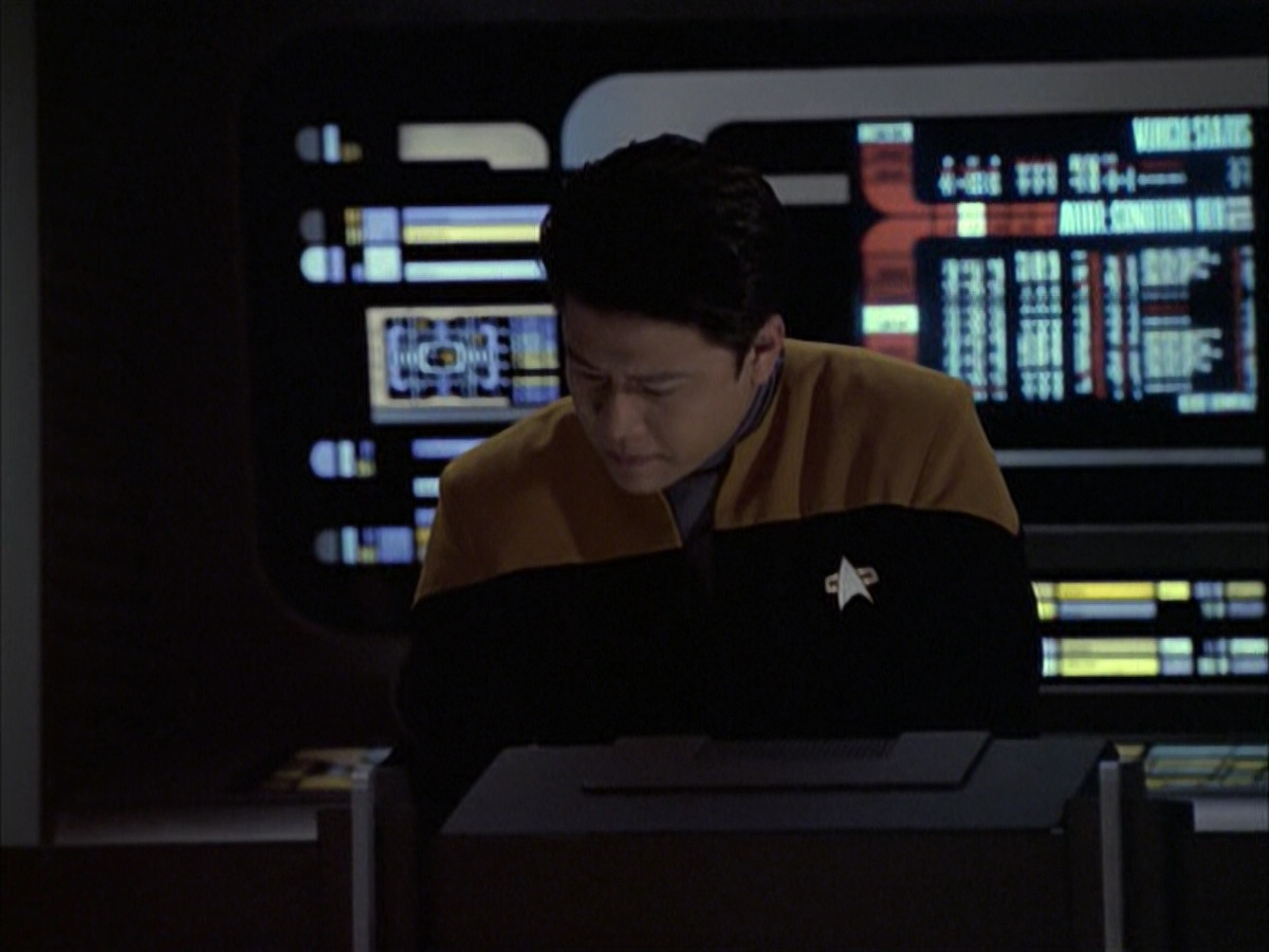 extant_StarTrek_VOY_6x12-BlinkOfAnEye_03520.jpg