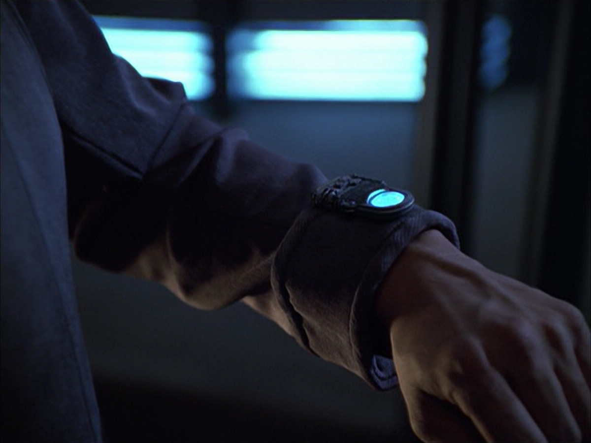 extant_StarTrek_VOY_6x12-BlinkOfAnEye_03560.jpg