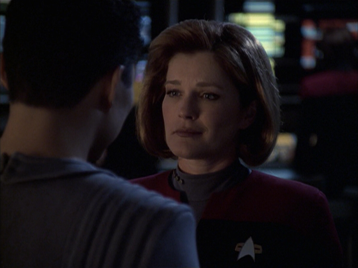 extant_StarTrek_VOY_6x12-BlinkOfAnEye_03577.jpg