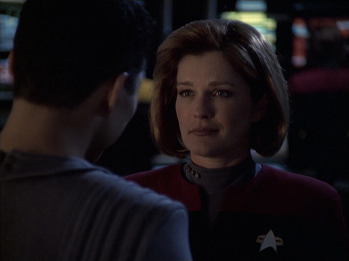 extant_StarTrek_VOY_6x12-BlinkOfAnEye_03596.jpg