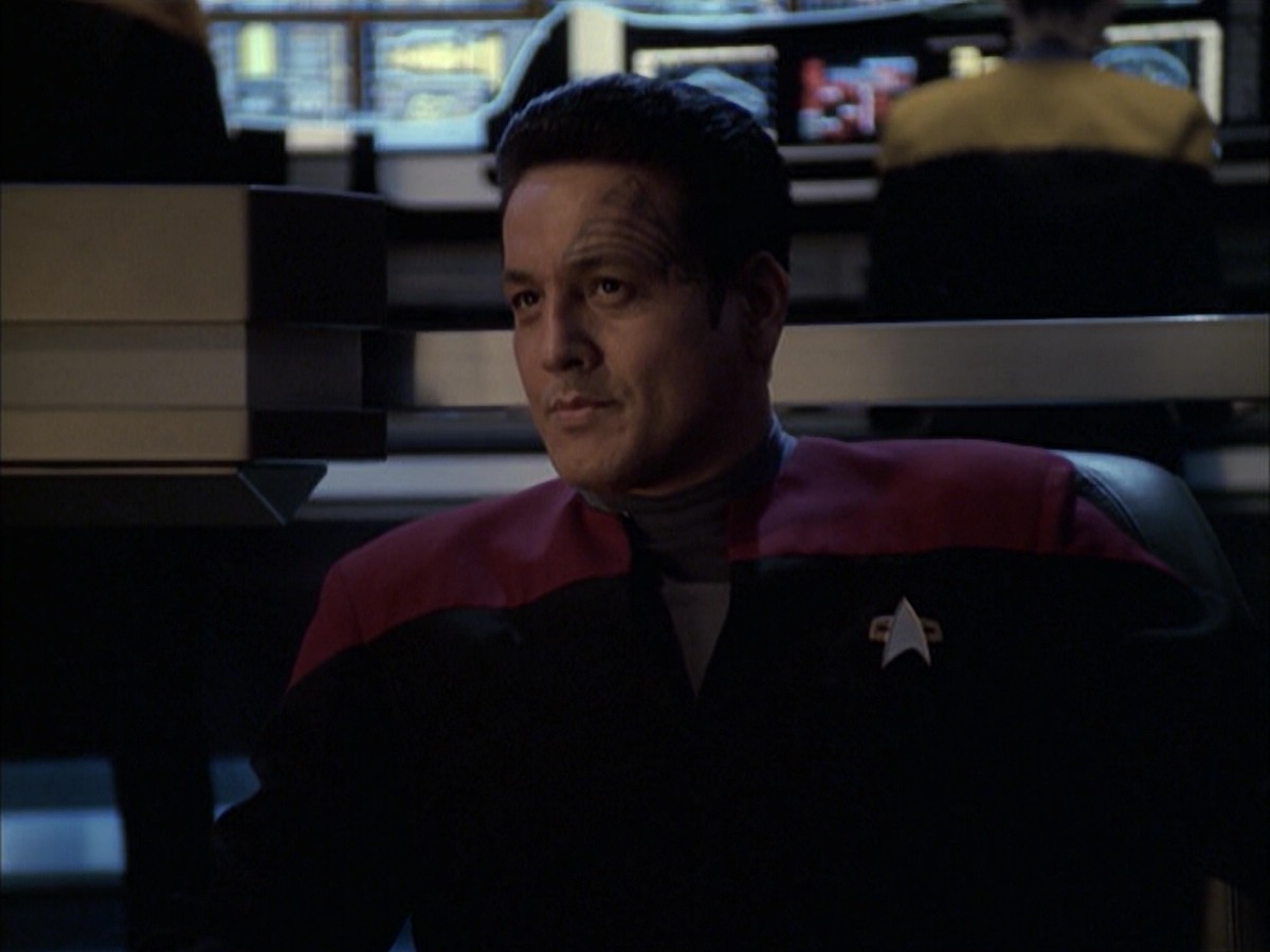 extant_StarTrek_VOY_6x12-BlinkOfAnEye_03605.jpg