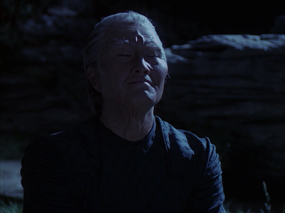 extant_StarTrek_VOY_6x12-BlinkOfAnEye_03635.jpg