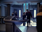 extant_StarTrek_VOY_6x12-BlinkOfAnEye_00609.jpg