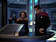 extant_StarTrek_VOY_6x12-BlinkOfAnEye_00612.jpg