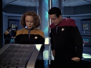 extant_StarTrek_VOY_6x12-BlinkOfAnEye_00614.jpg