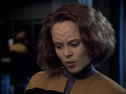 extant_StarTrek_VOY_6x12-BlinkOfAnEye_00661.jpg
