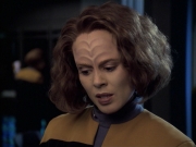 extant_StarTrek_VOY_6x12-BlinkOfAnEye_00662.jpg