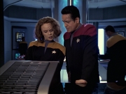 extant_StarTrek_VOY_6x12-BlinkOfAnEye_00667.jpg