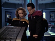 extant_StarTrek_VOY_6x12-BlinkOfAnEye_00668.jpg