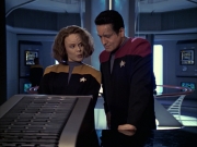 extant_StarTrek_VOY_6x12-BlinkOfAnEye_00669.jpg