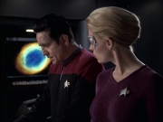 extant_StarTrek_VOY_6x12-BlinkOfAnEye_01436.jpg
