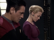 extant_StarTrek_VOY_6x12-BlinkOfAnEye_01447.jpg