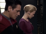 extant_StarTrek_VOY_6x12-BlinkOfAnEye_01466.jpg