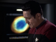 extant_StarTrek_VOY_6x12-BlinkOfAnEye_01483.jpg