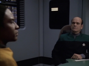 extant_StarTrek_VOY_6x12-BlinkOfAnEye_01505.jpg