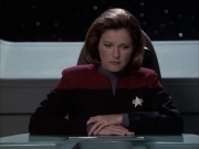extant_StarTrek_VOY_6x12-BlinkOfAnEye_01592.jpg