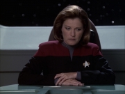 extant_StarTrek_VOY_6x12-BlinkOfAnEye_01593.jpg