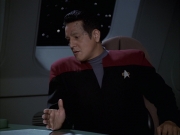 extant_StarTrek_VOY_6x12-BlinkOfAnEye_01594.jpg