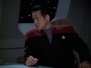 extant_StarTrek_VOY_6x12-BlinkOfAnEye_01595.jpg