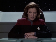 extant_StarTrek_VOY_6x12-BlinkOfAnEye_01598.jpg