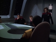 extant_StarTrek_VOY_6x12-BlinkOfAnEye_01619.jpg