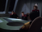 extant_StarTrek_VOY_6x12-BlinkOfAnEye_01620.jpg
