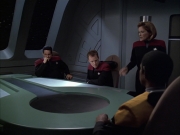 extant_StarTrek_VOY_6x12-BlinkOfAnEye_01621.jpg