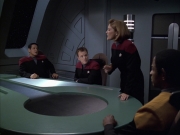 extant_StarTrek_VOY_6x12-BlinkOfAnEye_01624.jpg