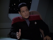 extant_StarTrek_VOY_6x12-BlinkOfAnEye_01635.jpg