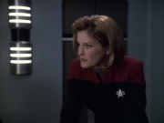 extant_StarTrek_VOY_6x12-BlinkOfAnEye_01636.jpg