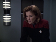 extant_StarTrek_VOY_6x12-BlinkOfAnEye_01637.jpg