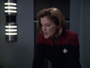 extant_StarTrek_VOY_6x12-BlinkOfAnEye_01642.jpg