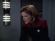 extant_StarTrek_VOY_6x12-BlinkOfAnEye_01646.jpg