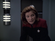 extant_StarTrek_VOY_6x12-BlinkOfAnEye_01649.jpg
