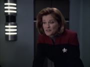 extant_StarTrek_VOY_6x12-BlinkOfAnEye_01651.jpg