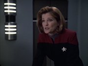 extant_StarTrek_VOY_6x12-BlinkOfAnEye_01652.jpg