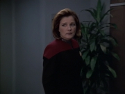 extant_StarTrek_VOY_6x12-BlinkOfAnEye_01668.jpg