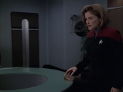 extant_StarTrek_VOY_6x12-BlinkOfAnEye_01674.jpg