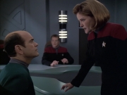 extant_StarTrek_VOY_6x12-BlinkOfAnEye_01677.jpg