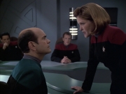extant_StarTrek_VOY_6x12-BlinkOfAnEye_01678.jpg