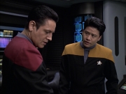 extant_StarTrek_VOY_6x12-BlinkOfAnEye_01692.jpg