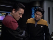 extant_StarTrek_VOY_6x12-BlinkOfAnEye_01693.jpg