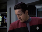 extant_StarTrek_VOY_6x12-BlinkOfAnEye_01701.jpg