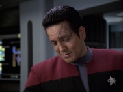 extant_StarTrek_VOY_6x12-BlinkOfAnEye_01707.jpg