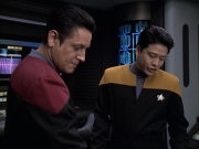 extant_StarTrek_VOY_6x12-BlinkOfAnEye_01710.jpg