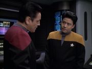 extant_StarTrek_VOY_6x12-BlinkOfAnEye_01714.jpg