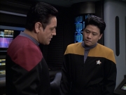 extant_StarTrek_VOY_6x12-BlinkOfAnEye_01715.jpg