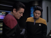 extant_StarTrek_VOY_6x12-BlinkOfAnEye_01716.jpg